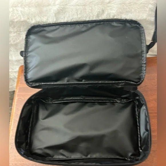BEIS black toiletry Travel Bag in excellent condition. - Picture 7 of 9